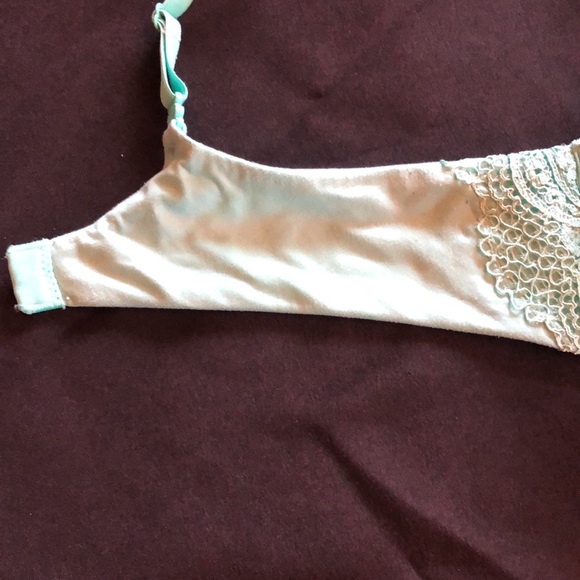 Victoria secrets bra 36B - Picture 4 of 7